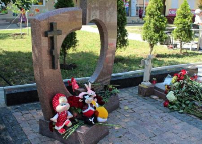 В Горловке и Шахтёрске почтили память жертв украинской агрессии