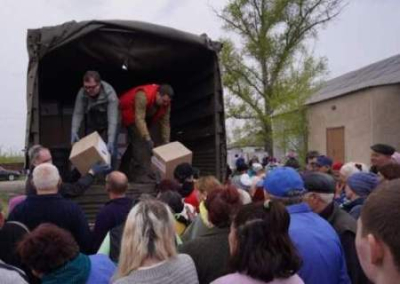 На Украине мобилизуют мужчин во время раздачи гуманитарной помощи