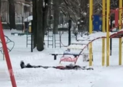 В Киеве на детской площадке взорвалась граната, погиб мужчина