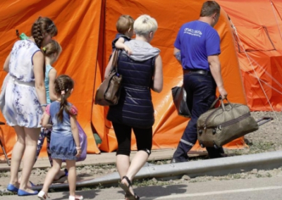 Ряд российских регионов отправляет беженцев из ЛНР и ДНР обратно в Донбасс