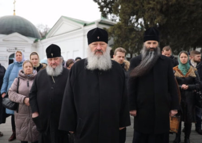 Более 200 монахов во главе с митрополитом Павлом отказались выселяться из Киево-Печерской лавры даже под угрозой расстрела