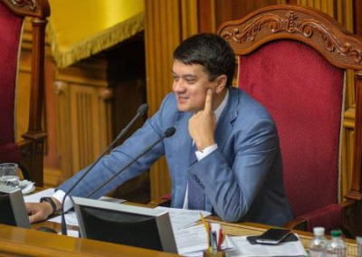 «Слуги» собирают подписи за отставку Разумкова с должности спикера парламента