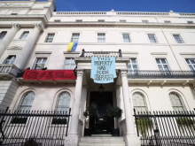 Проукраинские активисты захватили особняк Дерипаски в Лондоне