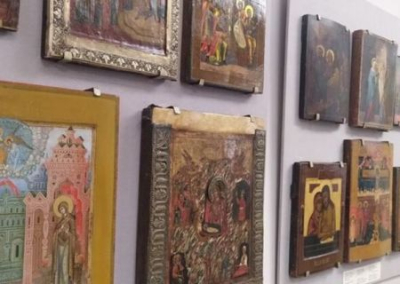 Зеленский разбазаривает культурное наследие Украины. Во Францию вывезены редкие иконы