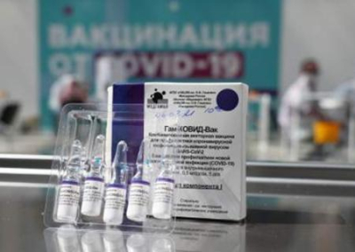 Франция выступила против одобрения ЕС COVID-вакцин из России или Китая