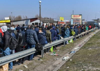 Двое из десяти. Почему украинцы не вернутся на Родину?